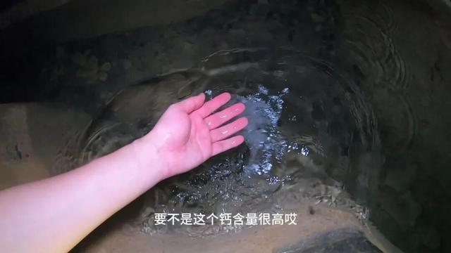 重庆南温泉发现废弃溶洞景区，内部层层石梯让人联想到盗墓笔记