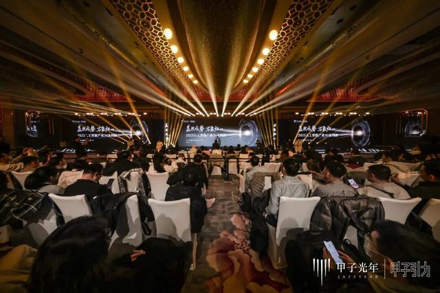 2000+人次 70余位大咖辩AI下半场，2025甲子引力年终盛典圆满落幕