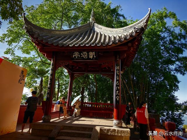 乐山大佛是哪尊佛？为什么是唐代的佛身，民国的佛头？能镇水吗？