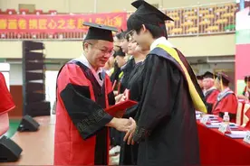 海南科技职业大学举行2025届学生毕业典礼图片