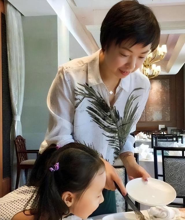 徐威也没想到！张怡宁13岁女儿徐俏俏	，如今成了两口子最大的骄傲