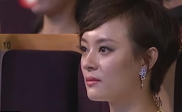 她被骂“陪睡上位”，后被封为“性感欲女”，得奖后当众怒怼海清
