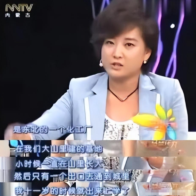 瘦到脱相？43岁的贾玲罕见露面，脸跨不平、又瘦又"颓"，令人唏嘘