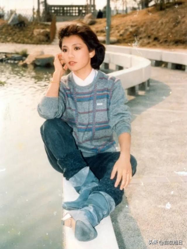 救命！翁美玲老照片惊到我了！80年代穿搭比现在网红高级10倍！