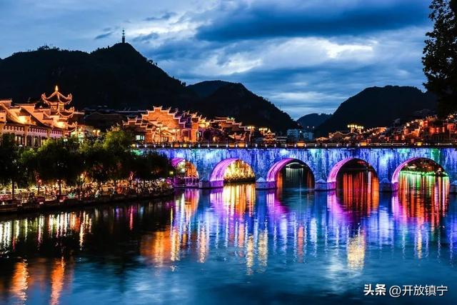 爽居在贵州丨一树金黄染古韵 满城诗意醉镇远