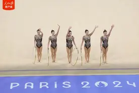 创造历史！重庆妹儿丁欣怡、郭崎琪随中国队夺得艺术体操集体全能决赛冠军图片