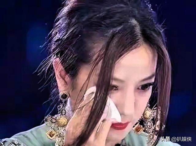 被封4年，赵薇做梦也没想到，如今56岁哥哥竟成了自己的“撑腰”