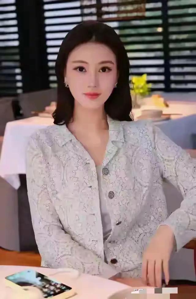 河南洛阳一佳人太漂亮了，五官精致	， 身高170，美得让人移不开眼