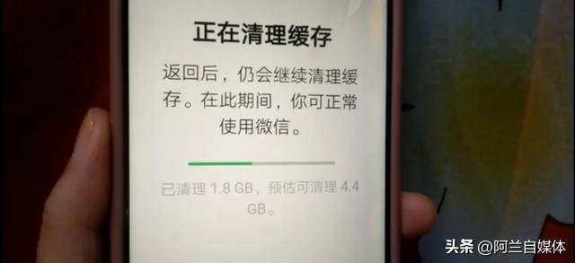 手机用久了缓慢卡顿咋办？千万别扔，这样做网速蹭蹭飞起来