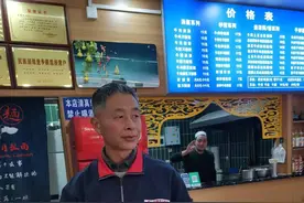 顾客劝拉面馆涨价，老板拒绝了图片