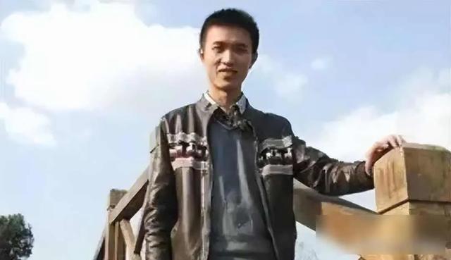 独生子啃老三十年，父母车祸离世，三十万积蓄一夜归零