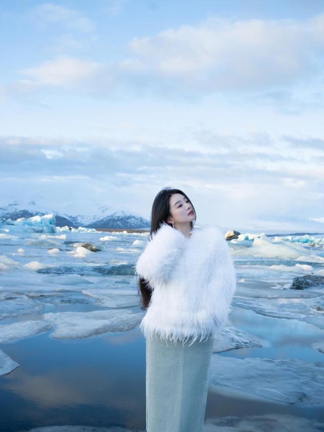 山东潍坊一校花美出圈了，五官精致，倾国倾城，美得让人移不开眼