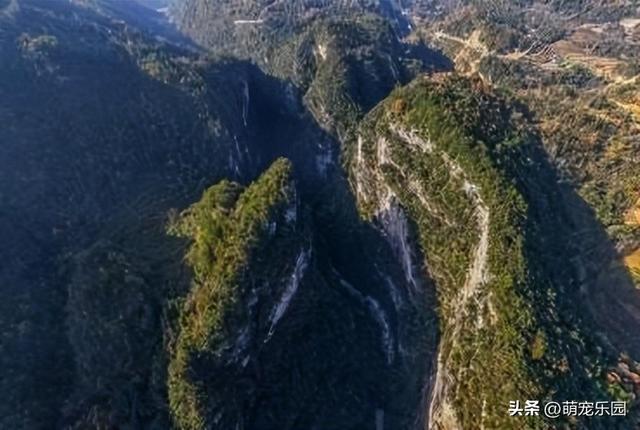 冬日三峡库区现色彩狂欢，秭归山村如宝石散落，错过等一年