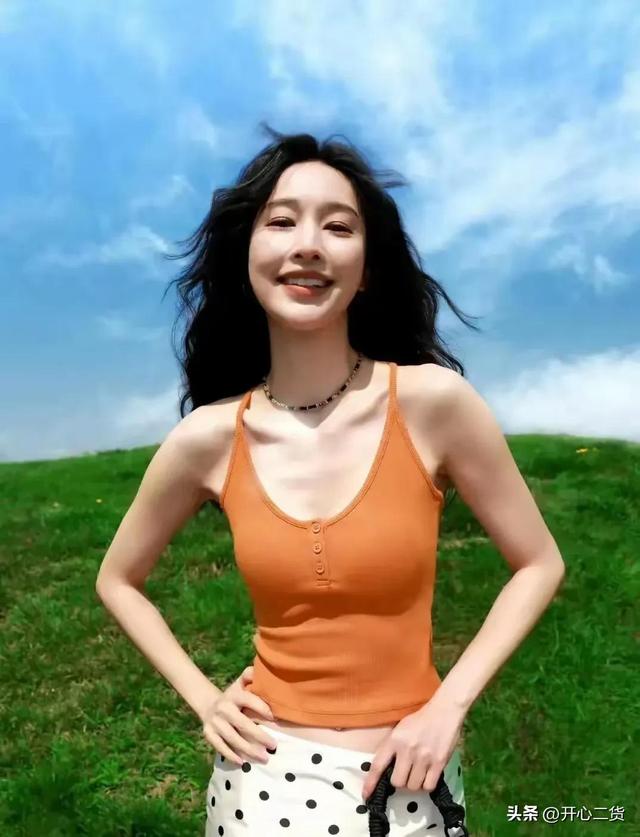 她的胸比杨幂大，腿比唐嫣长，皮肤比刘亦菲白，可惜就是红不了