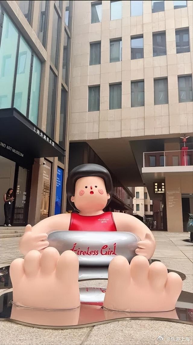 外滩惊现“女明星”！