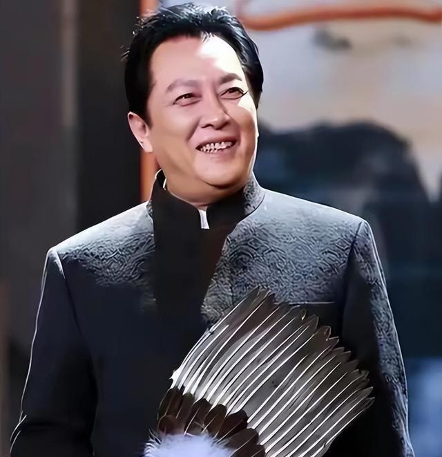 没想到，阅兵结束不到半月，唐国强因一个举动，再次实现口碑暴涨