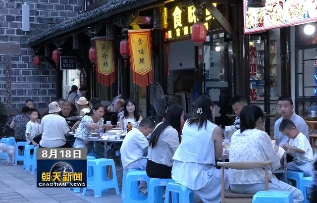 曾家山夜晚升腾烟火气 “夜经济”活力满满