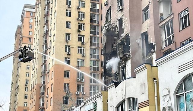 不装了？乌总统令拖中国下水	，特朗普准备发动战争，英法德意急了