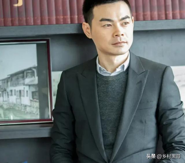父亲收留小乞丐十天，二十年后我在北京与他再相遇，我俩都哭了