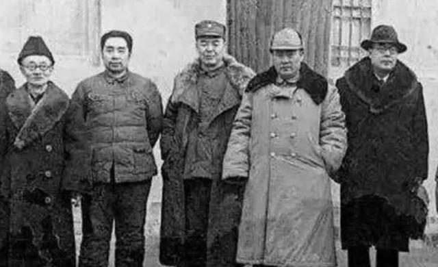 傅作义本在上将名单中，毛主席没同意！周总理到傅作义家说明原因
