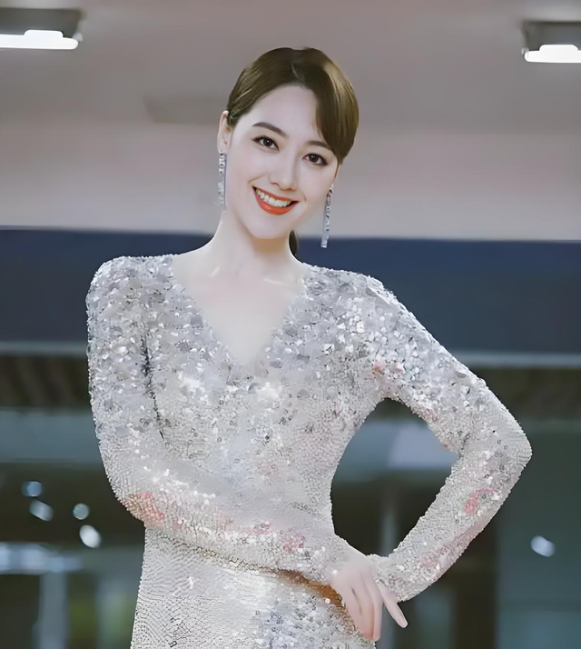 讨好大佬，陪睡上位，遭央视“开除”，她身上的标签哪个才是真的