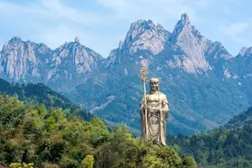龙年春节 四大佛教名山，哪家接待游客量大？九华 普陀 峨眉 五台山图片