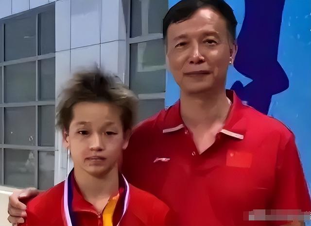 全红婵归队了！她变化真大，身材高挑颜值抢眼，留了长发气场强大