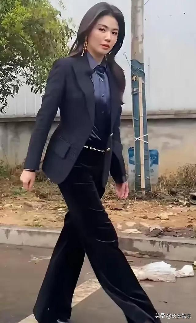 47岁的刘涛被偶遇，真实容颜是这样的，没有网上说的那么漂亮