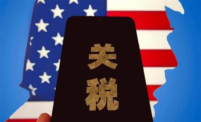 特朗普心腹到北京，一个月后低下高傲头颅，体面投降，中美谈合作