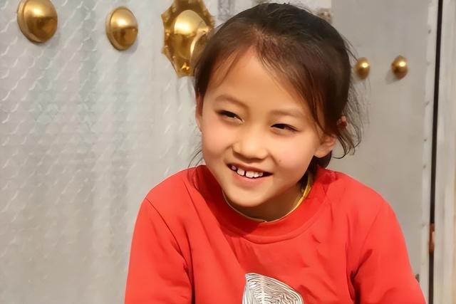后不后悔？宁夏那个一笑成名拒绝百万签约的小女孩，现在成了这样