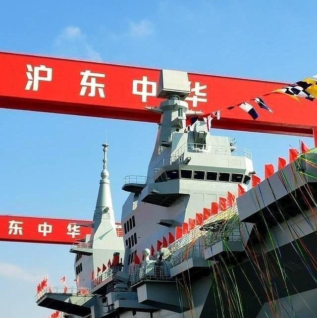 中国被骗了？当我们猛造航母的时候，美国却开始重点打造两栖舰