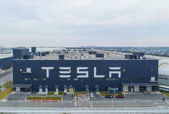 又一巨头倒下！连续11月下滑，1500亿利润蒸发，停产5天只是开始