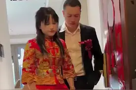 河北：闺蜜欠钱不还，女子在她结婚当天去要债，不给钱我就不走了图片