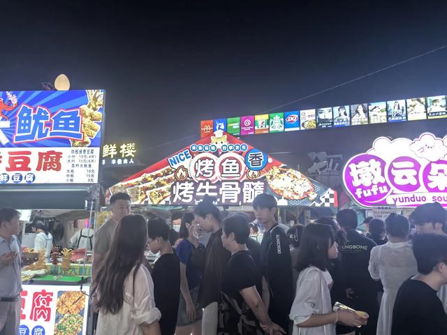 北京最大的夜市！逛三个小时完全没问题！停车场有十个！人山人海