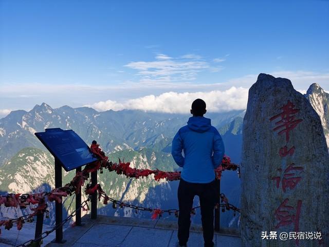 惊呆了！男子登顶华山直接先做十大碗。