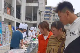 洛阳17岁听障少年自立自强 梦想学厨师：“靠自己挣钱养活爸爸妈妈”图片