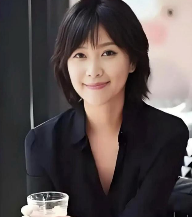 私生活"混乱"？定居国外的"风流才女"徐静蕾，为自己的行为买了单