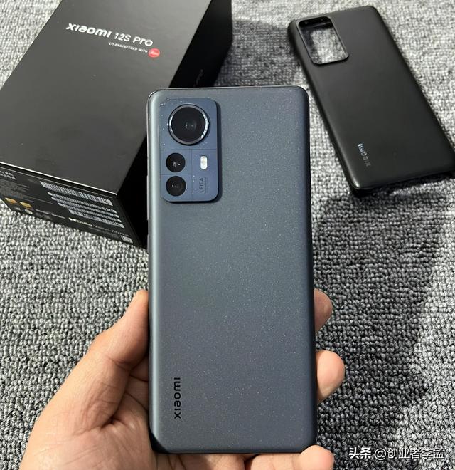 价格都是5999元,是选iPhone17丐版好,还是买小米17Pro顶配版好？