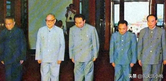 毛主席追悼会开始前10分钟，突然发生一件事。华国锋：请不要捣乱