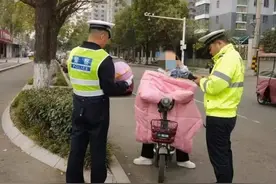 正在严查！非机动车逆行、闯红灯……这些违法行为注意了！图片