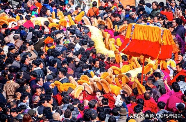 正月甘南,才是真正的信仰天堂,带你走进藏区的盛大节日--晒大佛