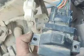 这地方也能断？有油有火无法启动的杂牌电喷摩托车原因找到了图片