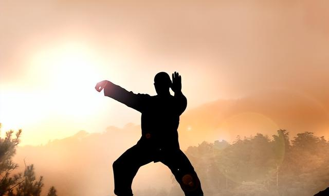 学太极拳此套路，一通百通，融会贯通