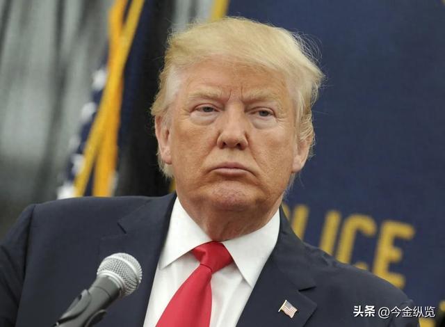 补贴断崖，两党互撕！2400万美国人医保费飙涨，共和党这下真急了