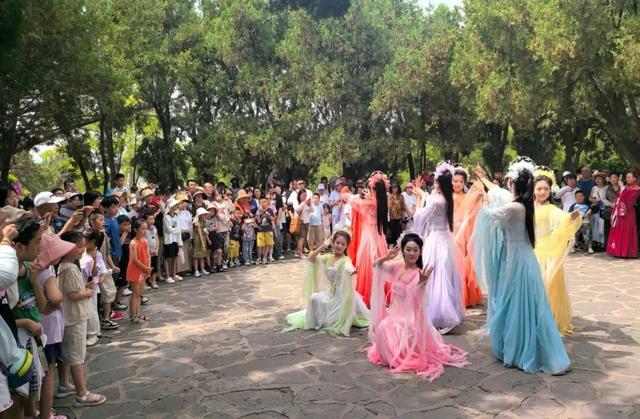 从浪浪山到蓬莱阁，这场仙境之旅太懂打工人了