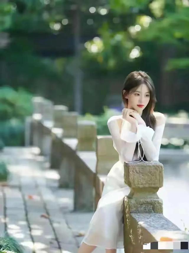 贵州一校花，仙姿玉色172cm身段45kg，美得太犯规，让人移不开眼