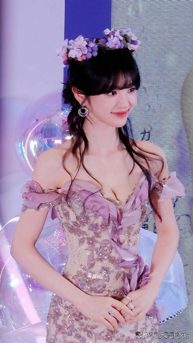 蝴蝶仙子——田曦薇，身材真的是太好了