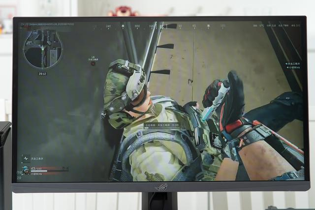 华硕绝神S显示器体验：610Hz刷新率真能让枪法变好？实测后我服了