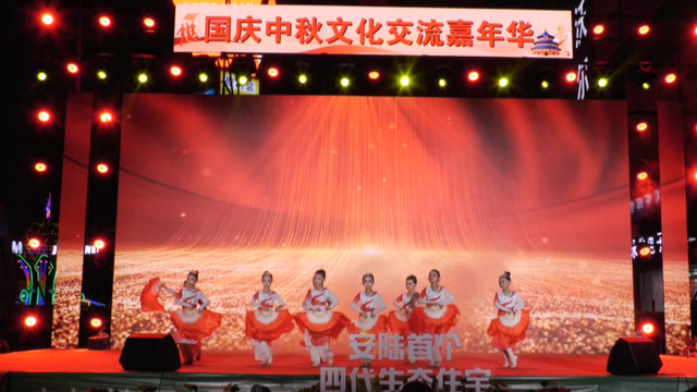 “双节”夜汇东大 文艺+科技激活消费热