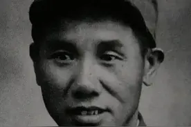 红11师政委是上将军衔，而师长在1955年为何只获得大校军衔？图片